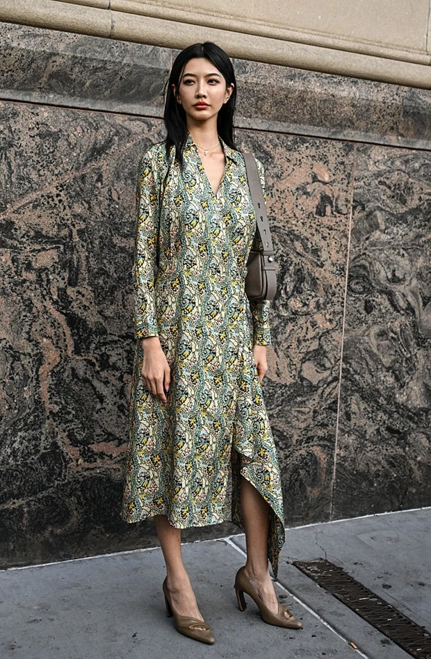 Look με wrap φόρεμα