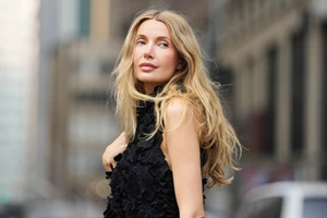 Τέσσερις εντελώς ανέξοδες συνήθειες που θα επαναφέρουν τη λάμψη και το φως στην επιδερμίδα σας