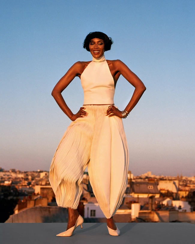 Η Naomi Campbell φωτογραφίζεται για το Harper's Bazaar Greece