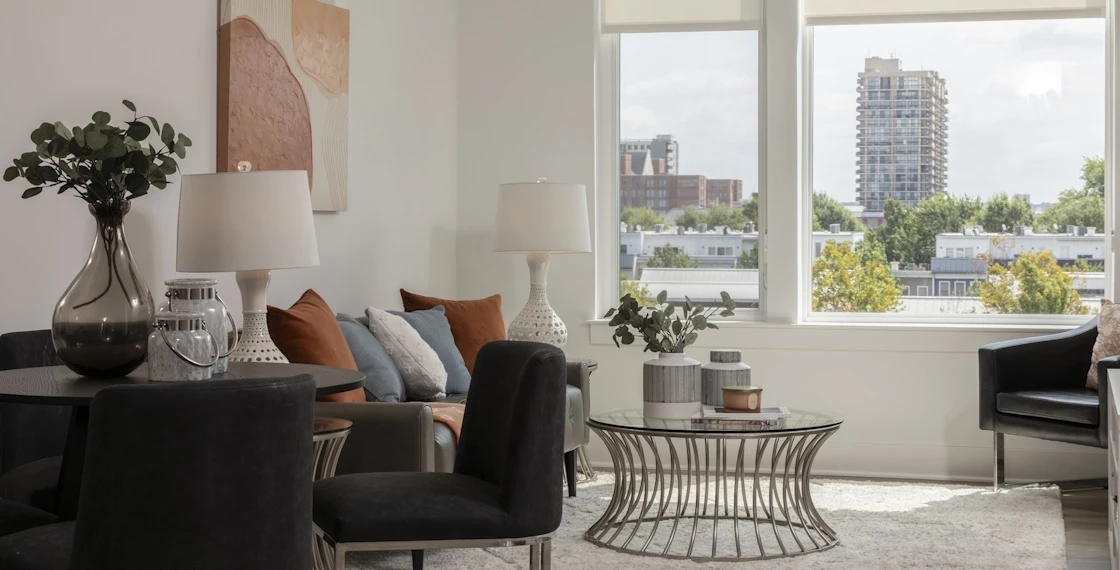 Aυτό το ξεχασμένο διακοσμητικό αντικείμενο των 70s θα είναι must-have τάση την άνοιξη του 2026