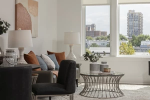 Aυτό το ξεχασμένο διακοσμητικό αντικείμενο των 70s θα είναι must-have τάση την άνοιξη του 2026