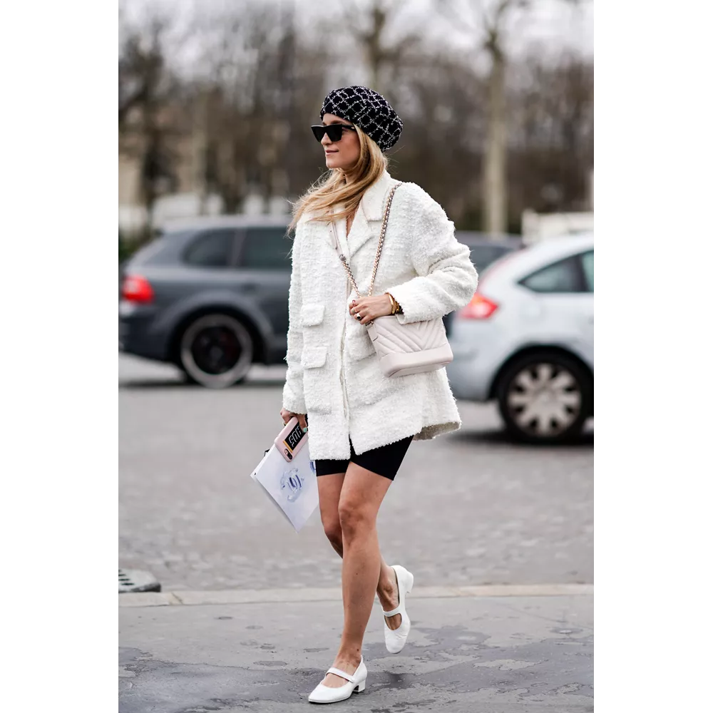 Με λευκό tweet jacket + Mary Janes