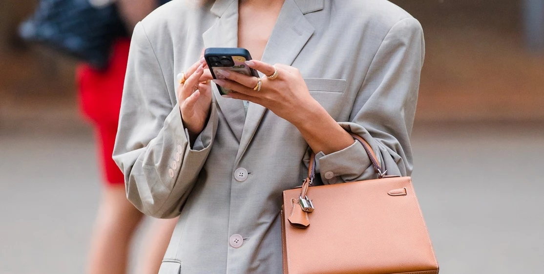 Αντίο μπορντό | Το χρώμα που θα κυριαρχήσει στο μανικιούρ τo 2025