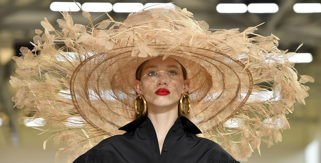 Τα καλύτερα αντηλιακά προσώπου με χρώμα για προστασία από τον ήλιο και ελαφριά κάλυψη