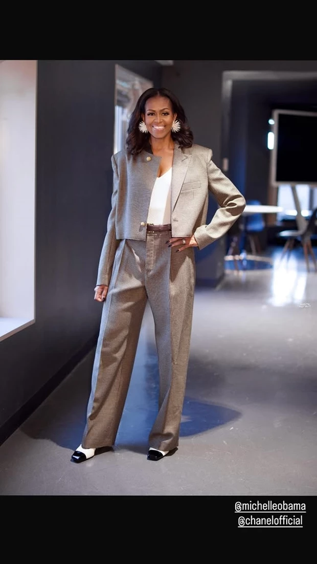 Η Michelle Obama εμπιστεύεται απόλυτα τη νέα Chanel του Matthieu Blazy