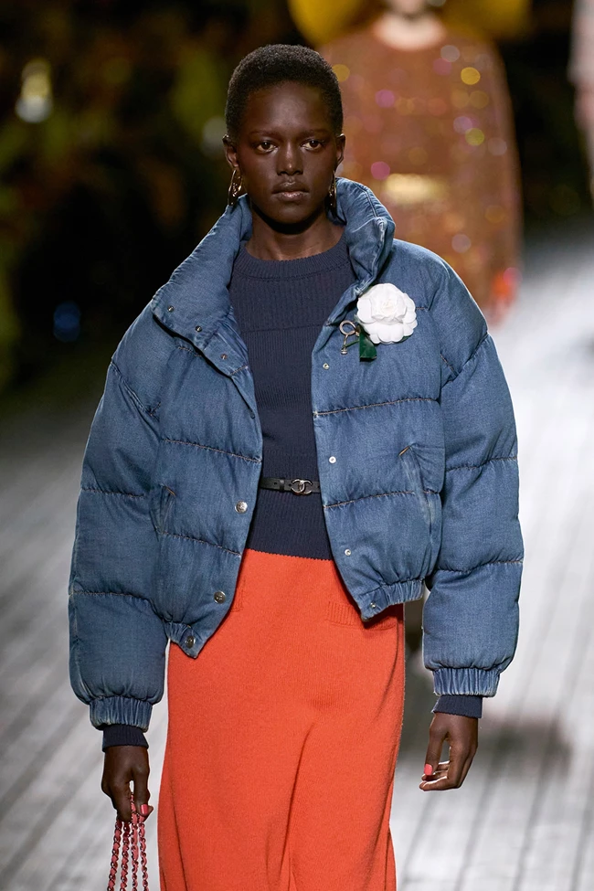 Pin It | Οι καρφίτσες γίνονται must- have στη μόδα της σεζόν