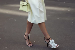 Μαρία Ολυμπία Ντε Γκρες | Το πεντικιούρ της έχει την απόχρωση που κάθε fashionista επέλεξε στην Εβδομάδα Μόδας της Νέας Υόρκης