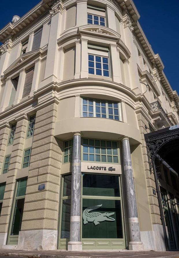 Νέα boutique Lacoste στο Μέγαρο Αρσακείου