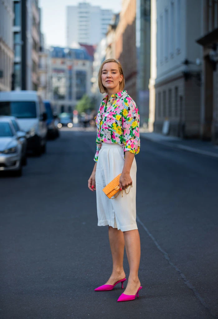 Με φλοράλ πουκάμισο