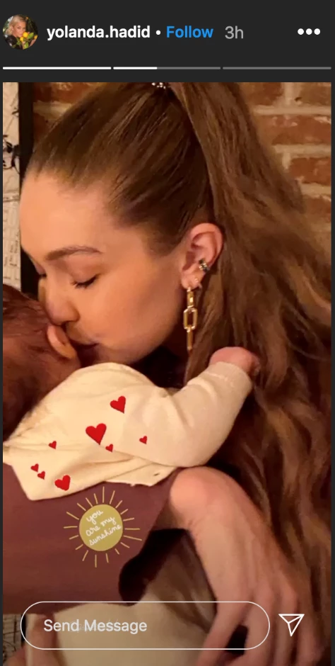 Η τρυφερή φωτογραφία της Gigi Hadid με την κόρη της