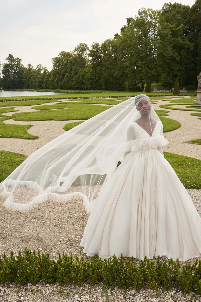 Giambattista Valli | Κυκλοφορεί την πρώτη του bridal συλλογή