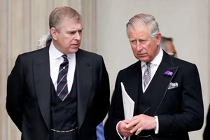 The New Royals | Νέο βιβλίο εξηγεί γιατί ο βασιλιάς Κάρολος δεν έχει δώσει ακόμα στον Archie και τη Lilibet τους HRH τίτλους που δικαιούνται