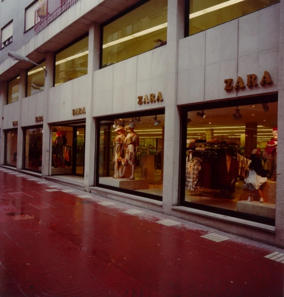 50 χρόνια Zara | H ιστορία του brand που αγαπούν οι Ελληνίδες
