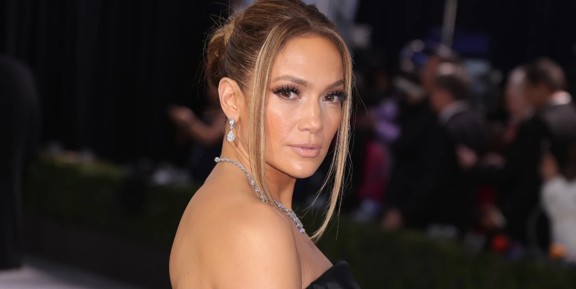 Η Halle Berry κατάφερε να βρει στη δεκαετία των 50 την ισορροπία που έψαχνε για χρόνια