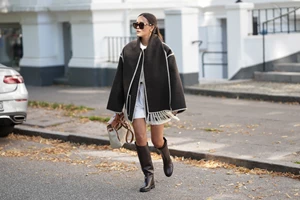 Πουλόβερ σε γήινα χρώματα | Η διαχρονική τάση που θα φορέσουμε φέτος τον χειμώνα