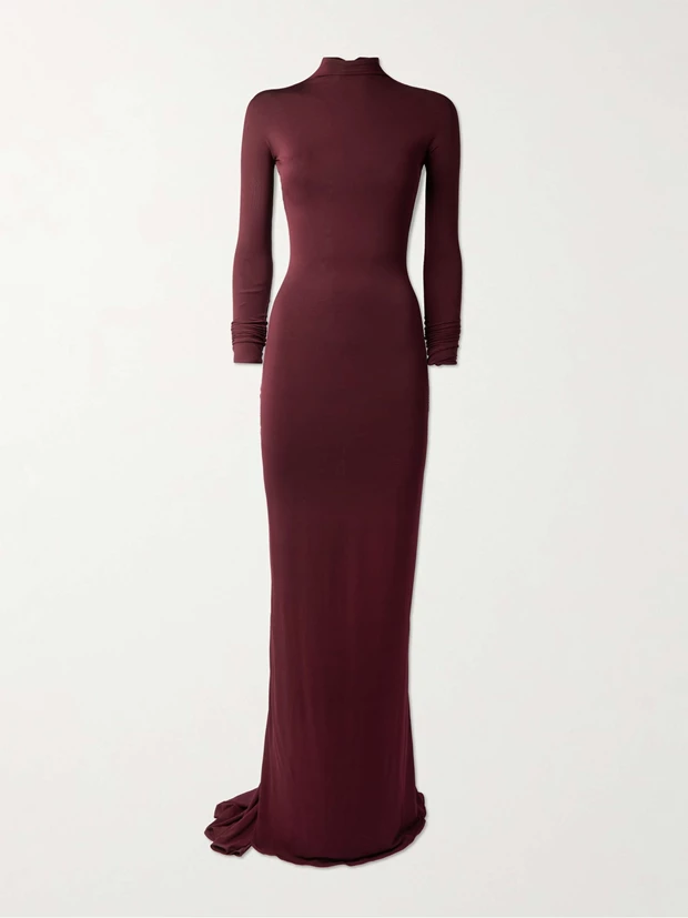 Γιορτινό ντύσιμο 2025 | 5 πολύ απλά αλλά κομψά φορέματα για τις γιορτινές σας εμφανίσεις