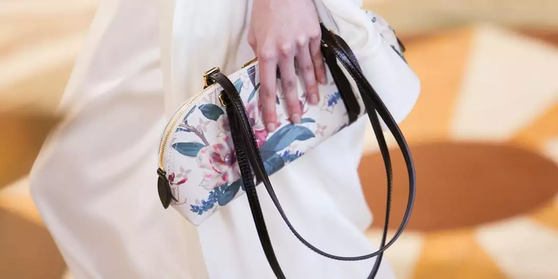 Vanilla Glass Nails | Η νέα τάση στο μανικιούρ που επιλέγουν όλα τα "clean girls" τώρα