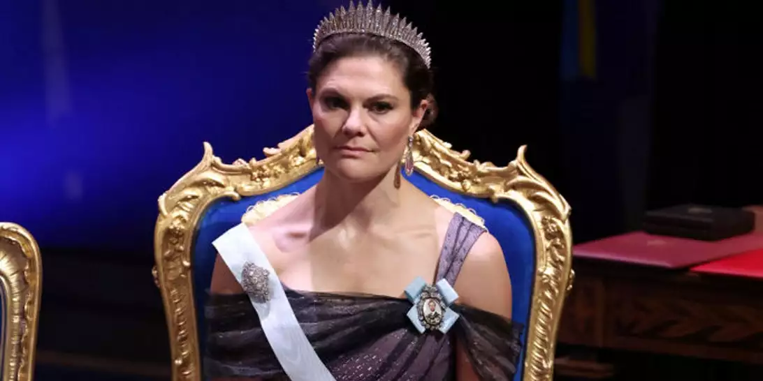 Πριγκίπισσα Victoria | Συνδύασε ένα φόρεμα από high street brand με μια διαμαντένια τιάρα 119 ετών