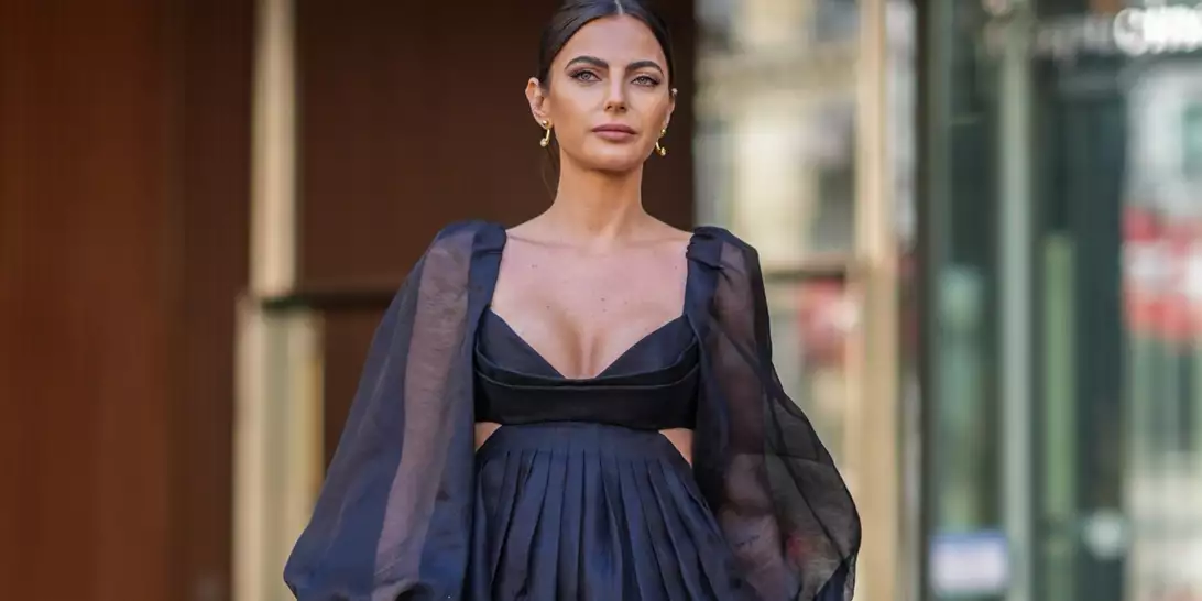 Τα φορέματα με κομψά cutouts είναι η τάση που πρέπει να δοκιμάσετε φέτος το καλοκαίρι