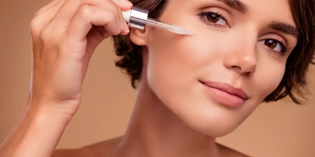 3 πολυτελείς οροί που "σβήνουν" μια δεκαετία από το πρόσωπο