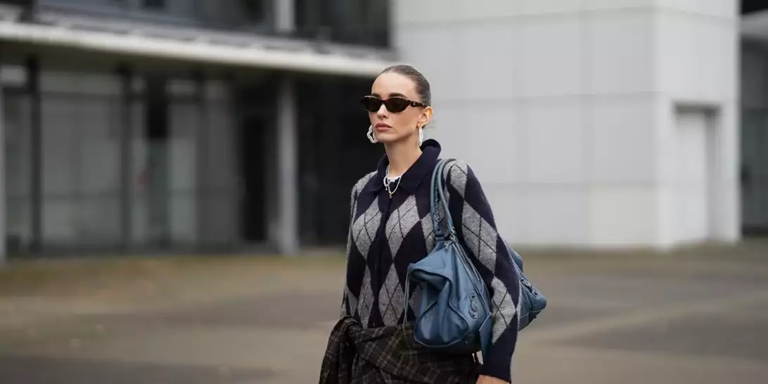 Το argyle πουλόβερ που θα ορίσει τις χειμωνιάτικες εμφανίσεις σας