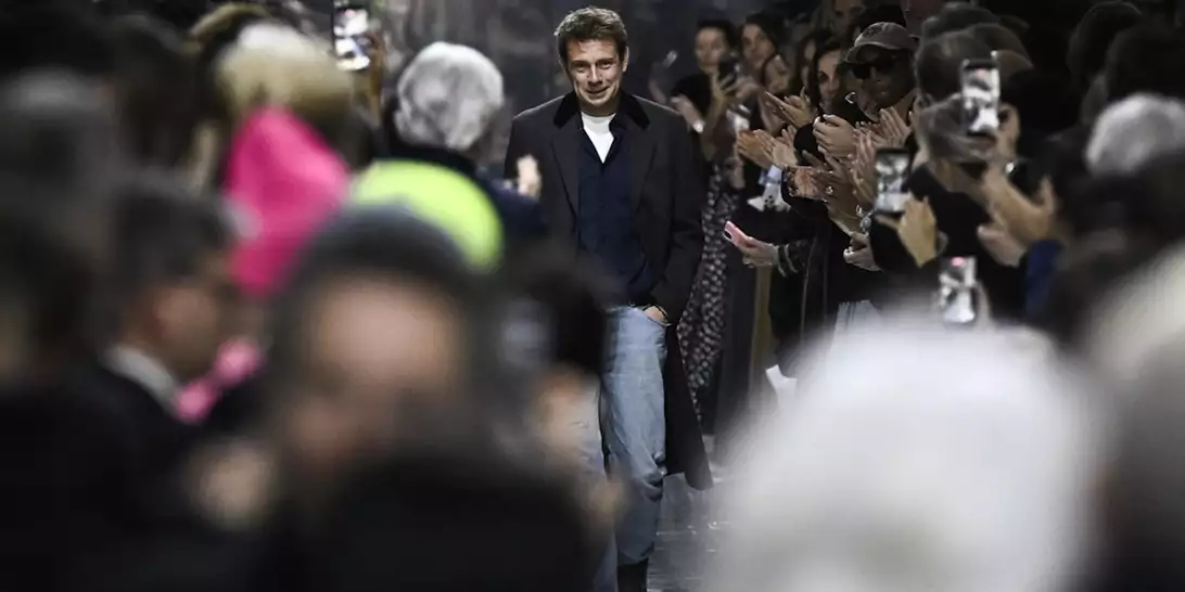 Τα "it girls" στην επίδειξη της πρώτης συλλογής υψηλής ραπτικής του Jonathan Anderson για τον οίκο Dior