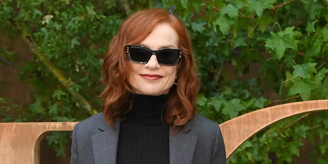 Το άκρως κολακευτικό κούρεμα που επιλέγουν διαρκώς οι πιο κομψές Γαλλίδες άνω των 50