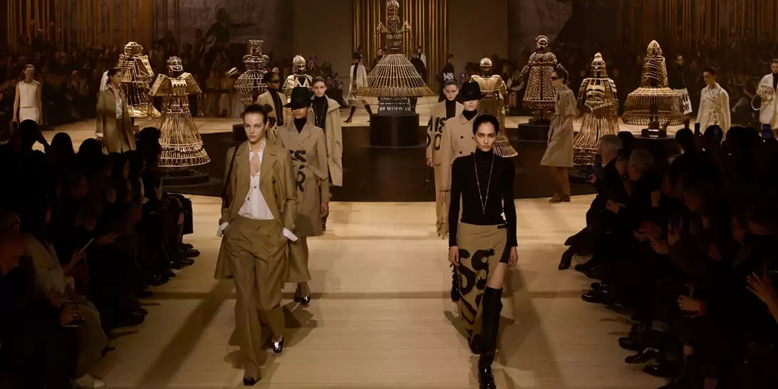 PFW | Ο Dior τιμά με τη νέα του συλλογή τη σειρά Miss Dior