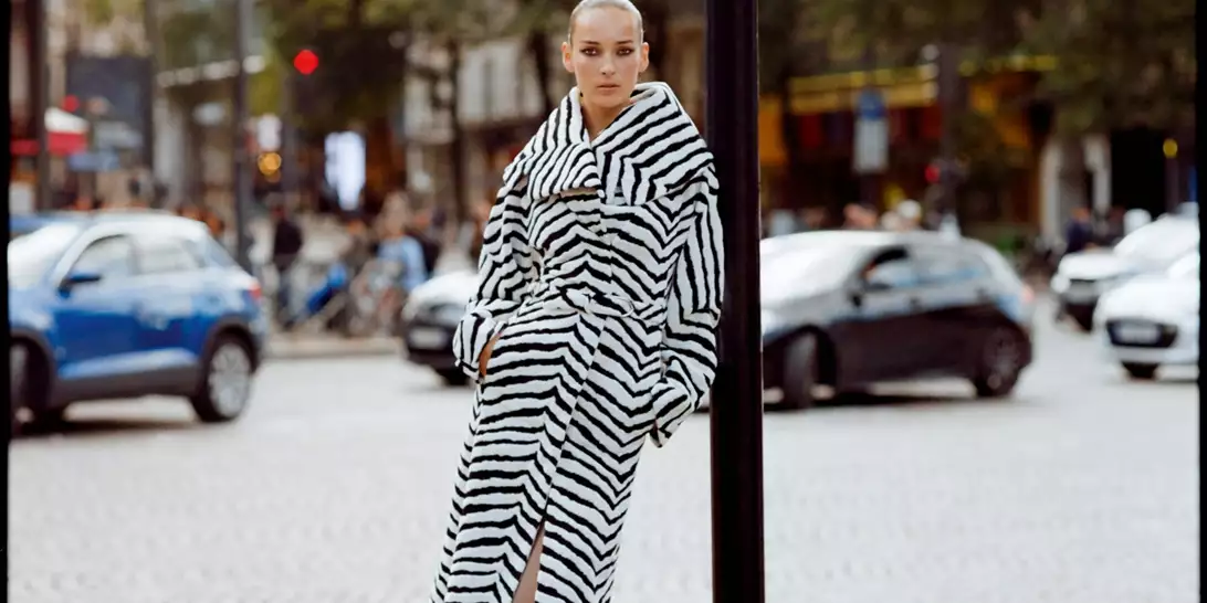 Η Julia Bergshoeff φωτογραφίζεται αποκλειστικά για το Harper’s Bazaar Greece