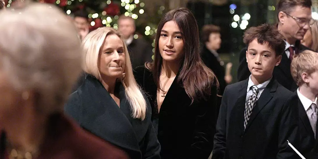 Πιο όμορφη από την Κate Middleton; Η Senna κόρη της Lady Davina Windsor, ακαταμάχητη στη χριστουγεννιάτικη συναυλία