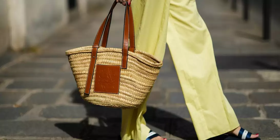 Οι Instagram- favourite τσάντες παραλίας του φετινού καλοκαιριού