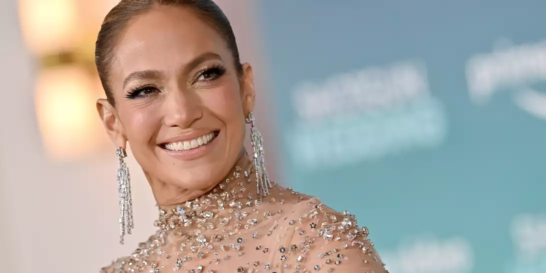 Η Jennifer Lopez σε σκάφος με το ολόσωμο μαγιό που αγαπούν όλες οι celebrities
