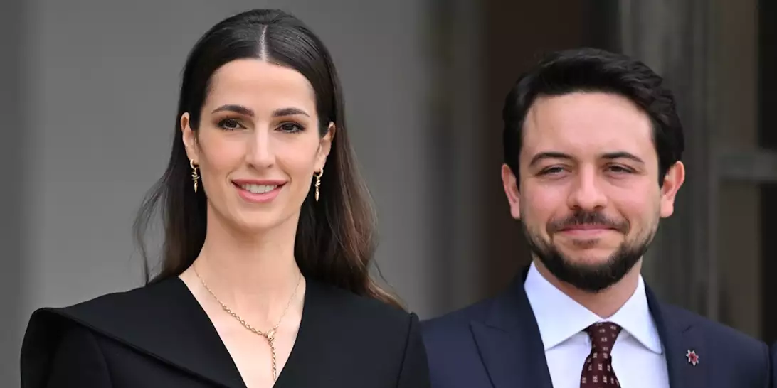 Πριγκίπισσα Rajwa | Η κομψή εμφάνιση στο Παρίσι και η σύγκριση με την Brigitte Macron