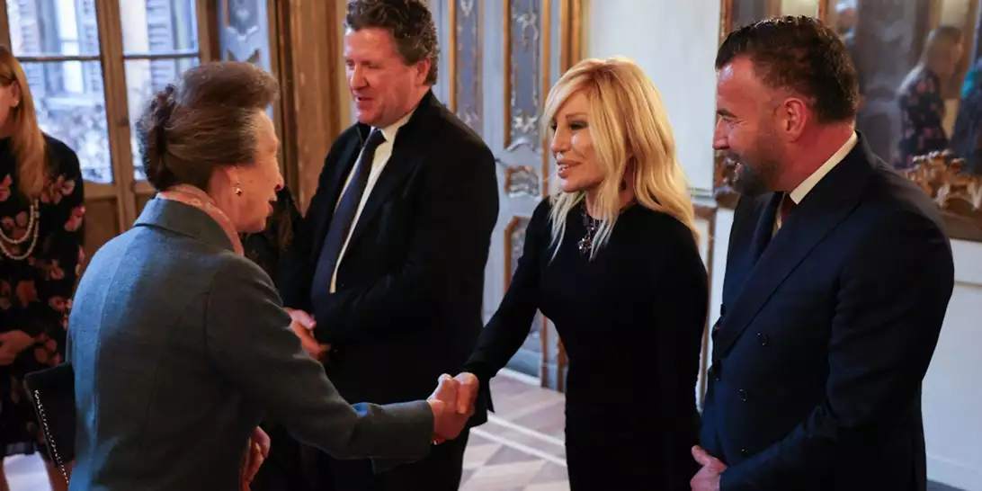 Πριγκίπισσα Άννα | Το ταξίδι στο Μιλάνο και η συνάντηση με την Donatella Versace