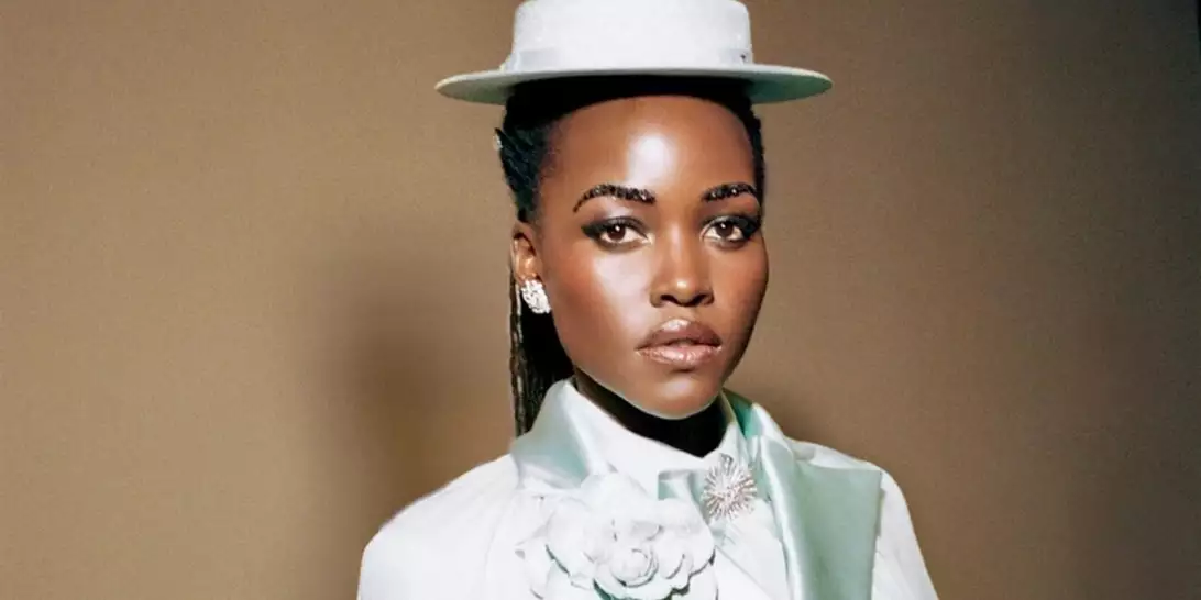 Αn Aquamarine Dream | Το look της Lupita Nyong'o στο φετινό Met Gala ήταν η επιτομή της διαχρονικής dandy κομψότητας