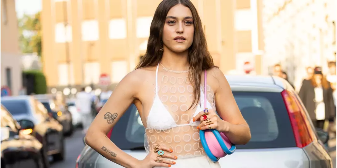 Πώς μπορείτε να φορέσετε το μαγιό σας στην πόλη όταν κάνει καύσωμα