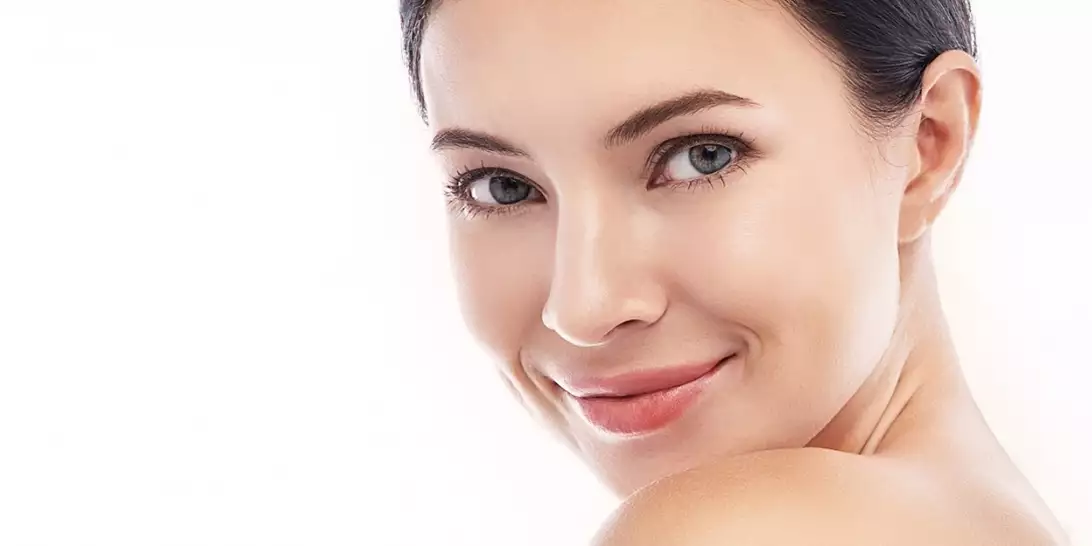 3 ύπουλα σημάδια που μαρτυρούν ότι η επιδερμίδα γερνά πρόωρα