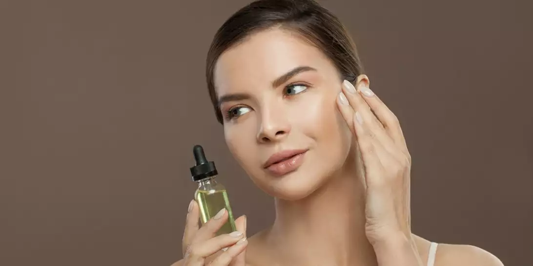 5 έλαια προσώπου για σύσφιξη και εφέ λίφτινγκ