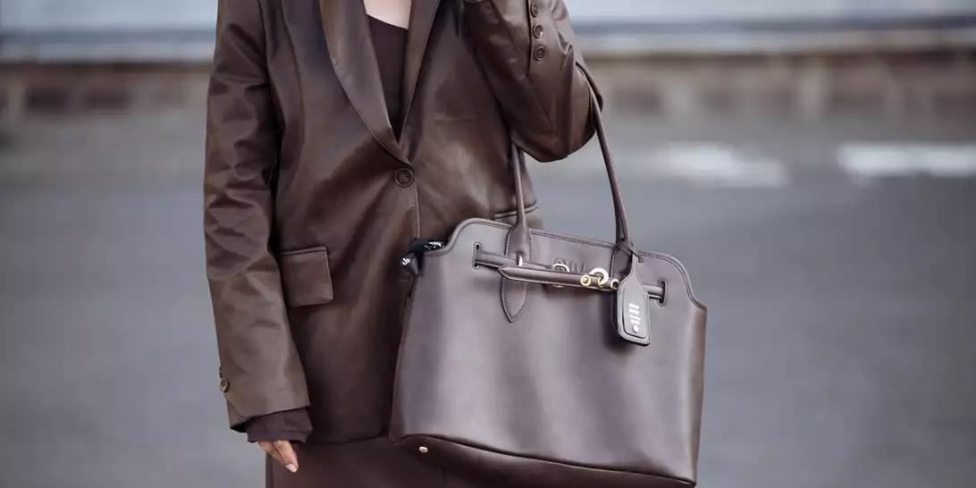 Το παλτό που θα βρείτε στις εκπτώσεις της Massimo Dutti έχει το διαχρονικό μοτίβο που δεν πρέπει να λείπει από τη συλλογή σας