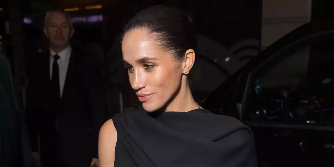 Meghan Markle | Το μήνυμα που στέλνει στη βασιλική οικογένεια μέσα από τα αρχικά της τσάντας της