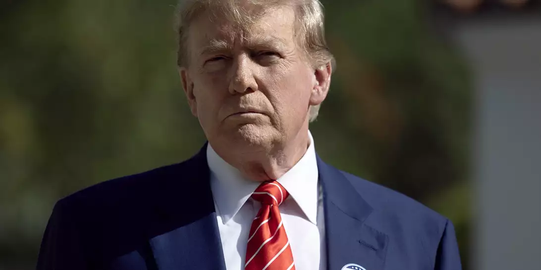 Όταν ο Donald Trump "έστησε" τη βασίλισσα Ελισάβετ 12 ολόκληρα λεπτά