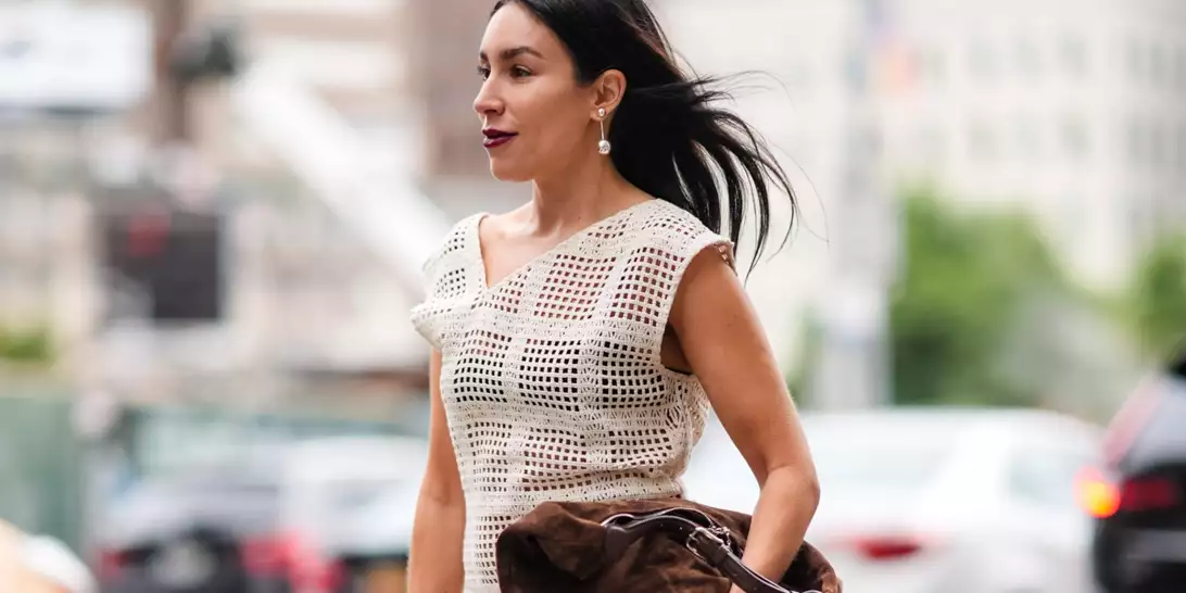 Πώς θα είστε minimal chic σε μια βραδινή έξοδο του καλοκαιριού