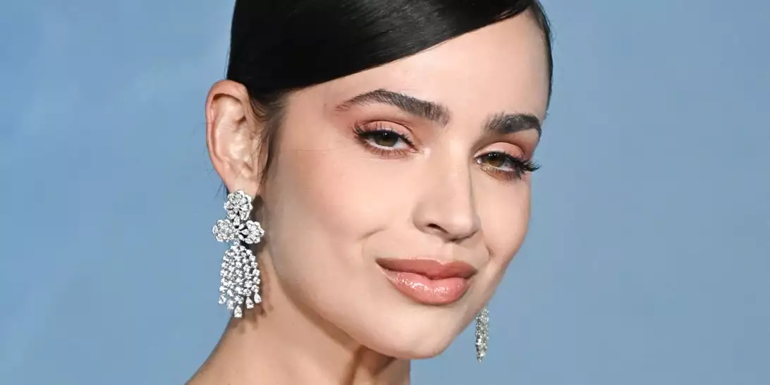 Το ανάλαφρο lip gloss με άρωμα κεράσι που θα γίνει η νέα σας beauty εμμονή