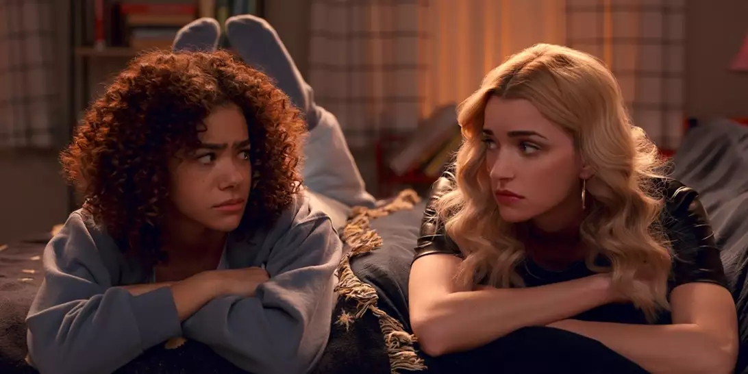 Γιατί οι γυναίκες άνω των 30 κολλάνε με τα εφηβικά τηλεοπτικά δράματα;