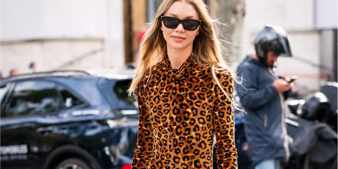 Πέντε outfits για να κάνετε statement σε μία εποχή που επικρατεί το minimal style