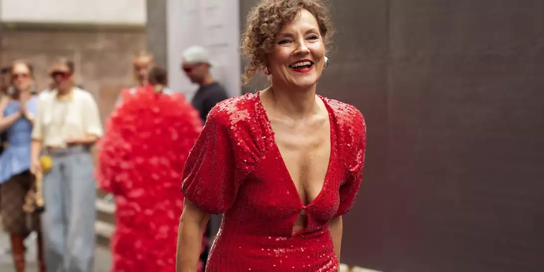 Πώς θα φορέσετε με στιλ τις παγιέτες μετά τα 50