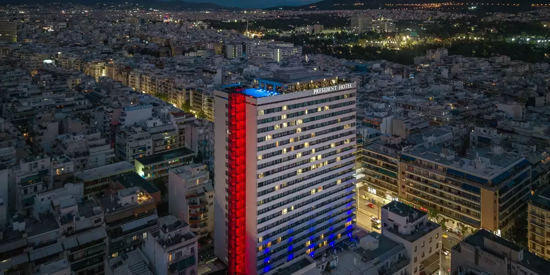 Το President Hotel Athens αποκαλύπτει την ανανεωμένη εξωτερική κλίμακα πυρασφάλειας με την υπογραφή του Minos Digenis Arquitectos