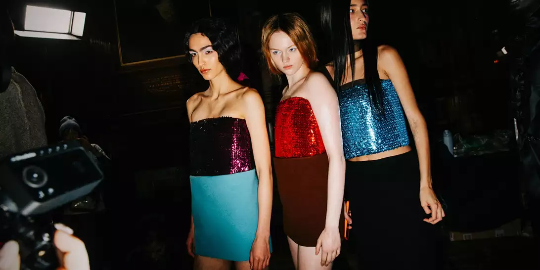 Marc Jacobs Άνοιξη 2026 | Γιατί είναι σπουδαία η ειλικρινής αναφορά του σχεδιαστή στις επιρροές του για τη συλλογή