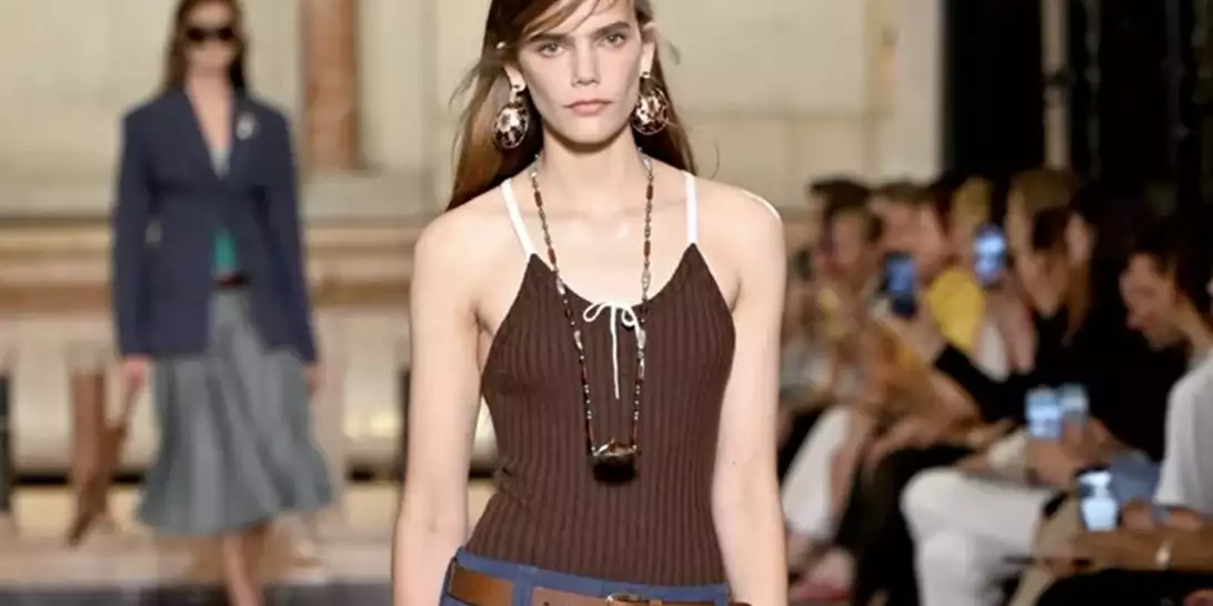 Το hair trick που κάνει αμέσως τα μαλλιά σας να δείχνουν πιο "ακριβά"