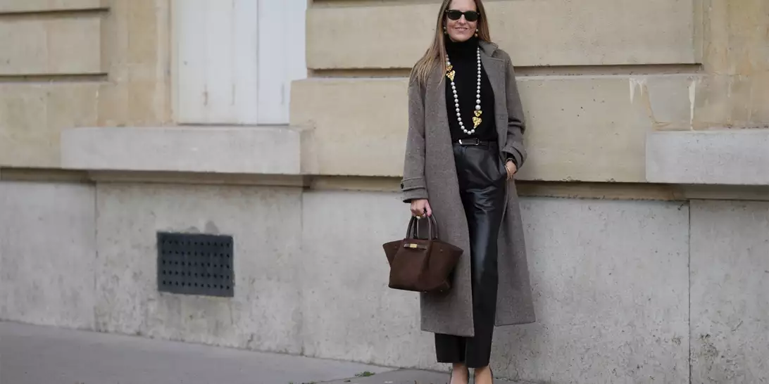 Οι 6 σουέτ τσάντες που θα αναβαθμίσουν το χειμερινό στιλ σας